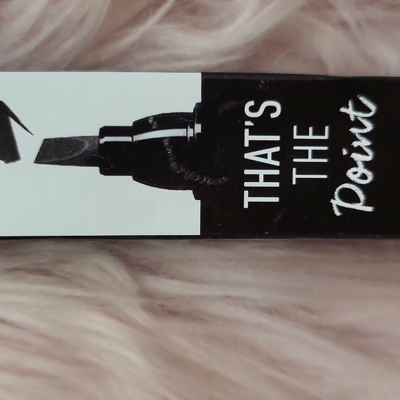 NYX THAT'S THE POINT SUPER EDGY Liquid Eyeliner - Picture 3 of 4